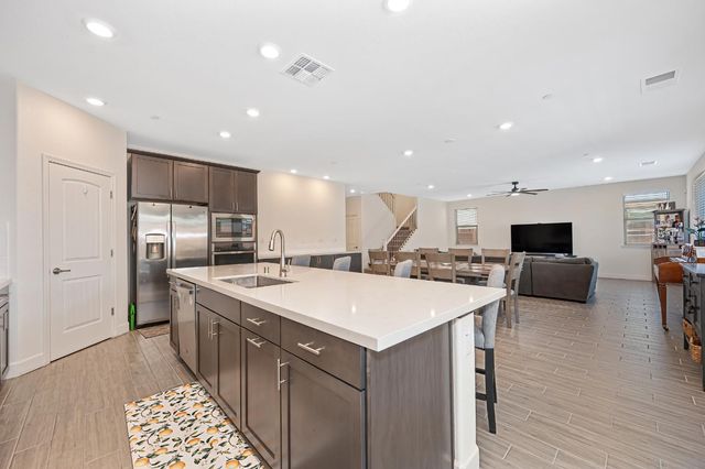 3137 Brandenburber Dr, Roseville, CA 95747