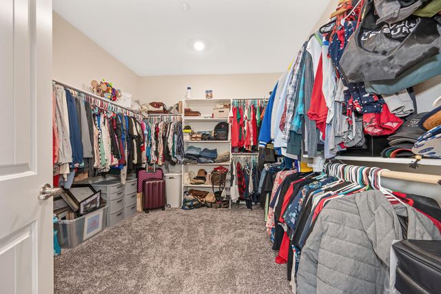 3137 Brandenburber Dr, Roseville, CA 95747