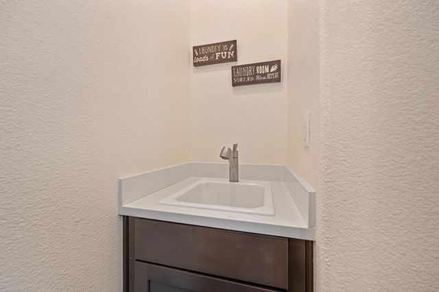 3137 Brandenburber Dr, Roseville, CA 95747