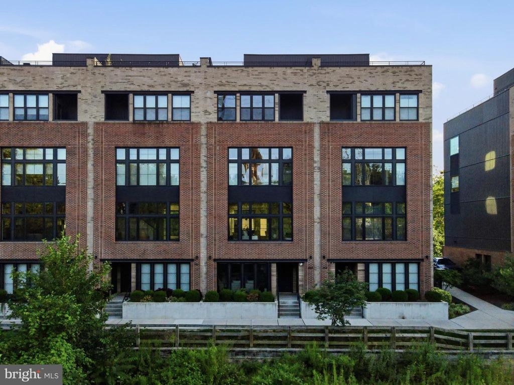 4529 RIVERSIDE WAY, PHILADELPHIA, PA 19127 — exterior