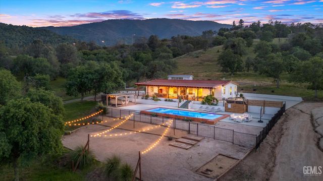 29477 Cassie Court, Keene, CA 93531