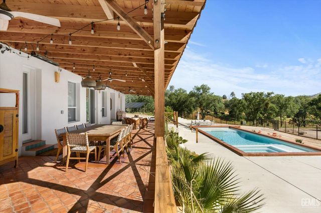 29477 Cassie Court, Keene, CA 93531