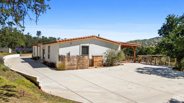 29477 Cassie Court, Keene, CA 93531