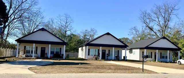 50, 54, 58 6th St, Midland City, AL 36350