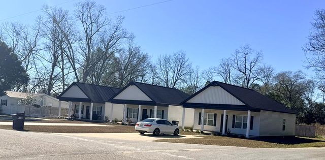 50, 54, 58 6th St, Midland City, AL 36350