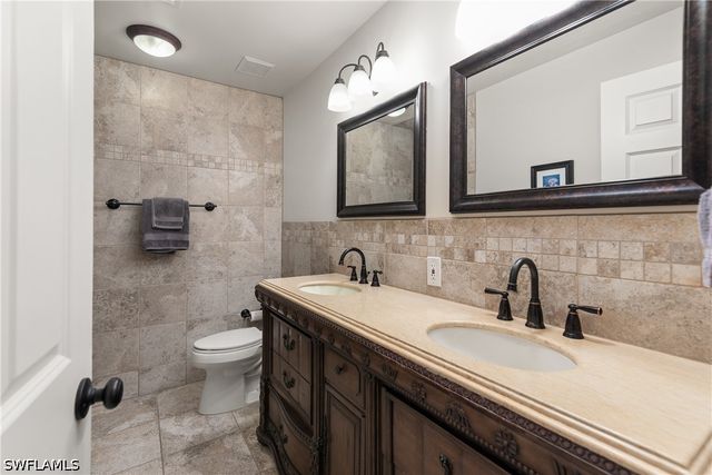 163 Bristol LN B 201, Naples, FL 34112