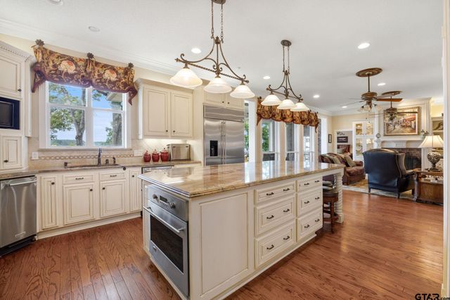 280 N Bay Dr, Bullard, TX 75757