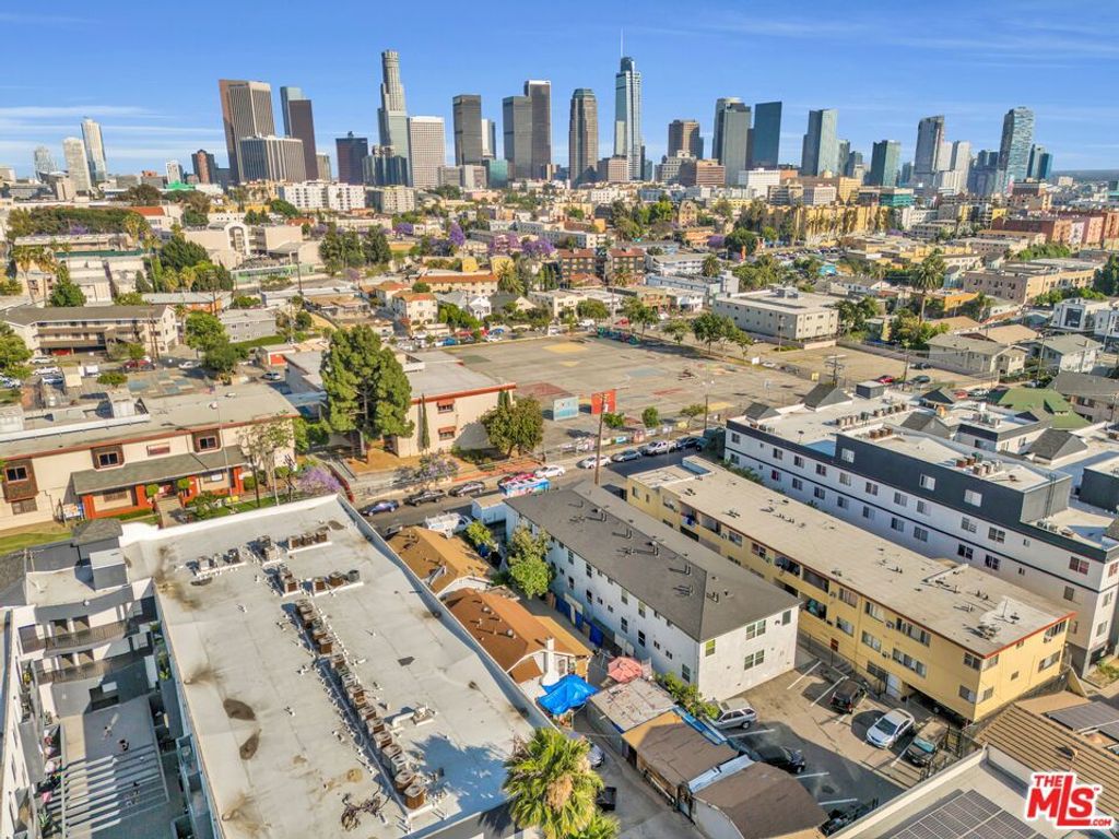 Image 14 of property listing at 161 S Burlington Avenue, Los Angeles, CA 90057