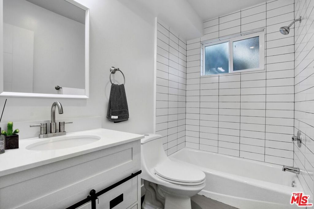 Image 7 of property listing at 161 S Burlington Avenue, Los Angeles, CA 90057