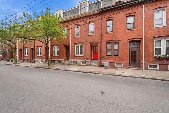 28 Medford St, Chelsea, MA 02150