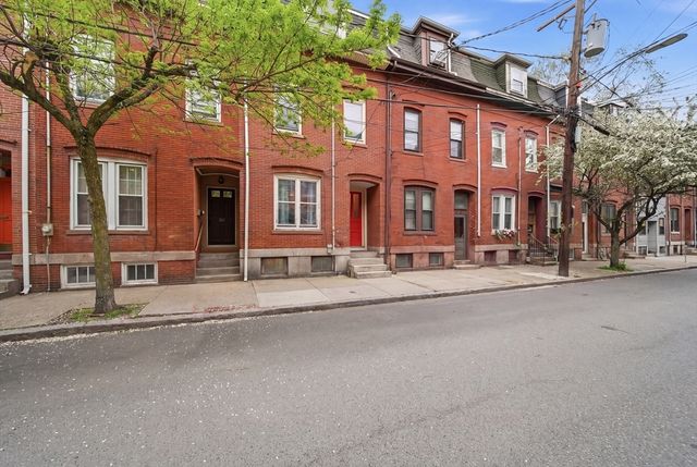 28 Medford St, Chelsea, MA 02150
