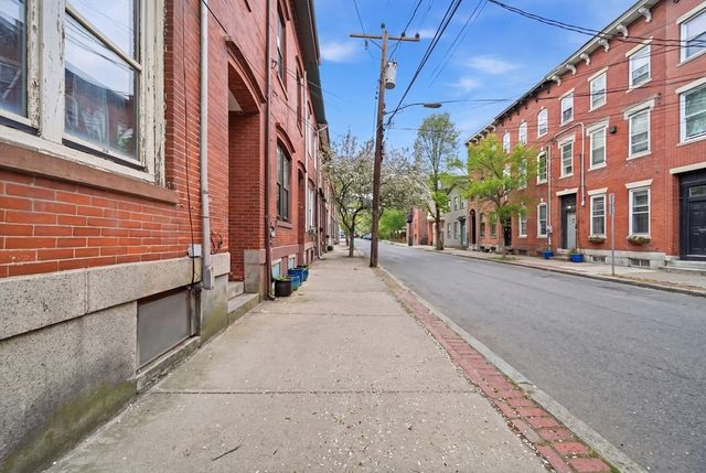 28 Medford St, Chelsea, MA 02150