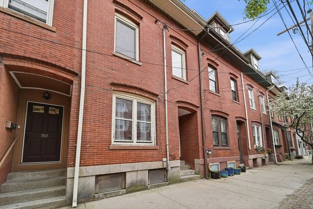 28 Medford St, Chelsea, MA 02150