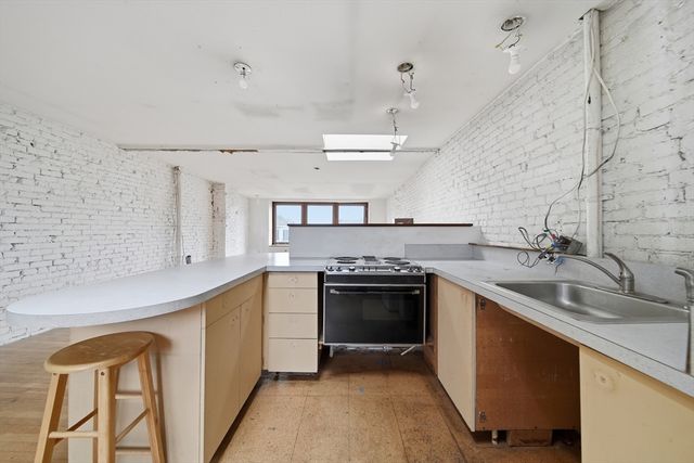 28 Medford St, Chelsea, MA 02150