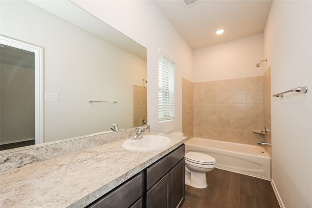 1400 Ester Lane, Ennis, TX 75119