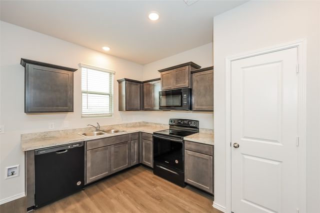 1400 Ester Lane, Ennis, TX 75119