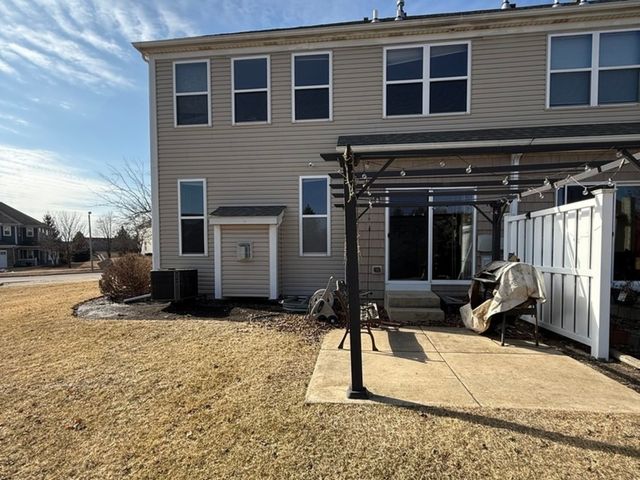 286 Wolverine Drive, Oswego, IL 60543