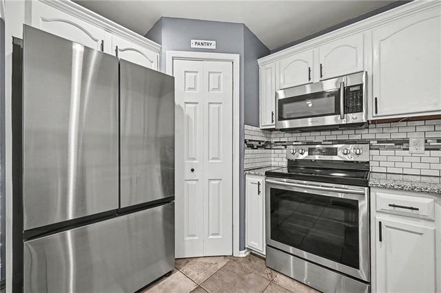 1752 Ray Street, Liberty, MO 64068