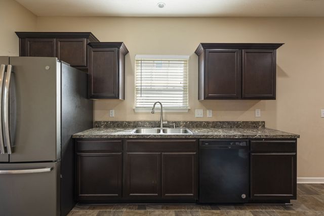 1431 Halverson Dr, Murfreesboro, TN 37128
