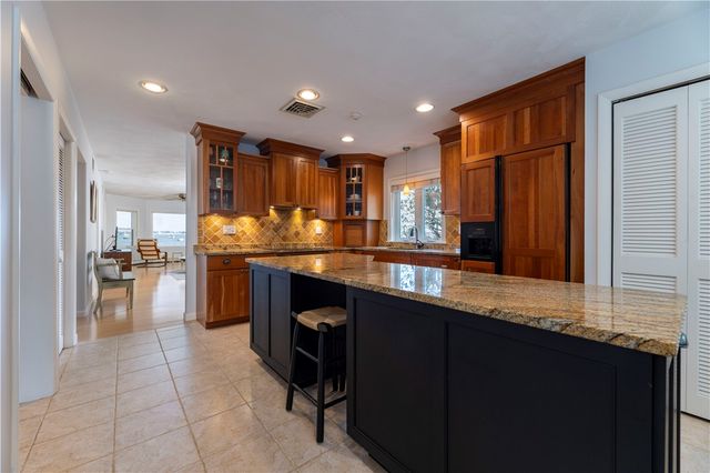 73 Conanicus Avenue 4, Jamestown, RI 02835