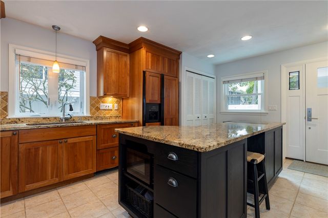 73 Conanicus Avenue 4, Jamestown, RI 02835