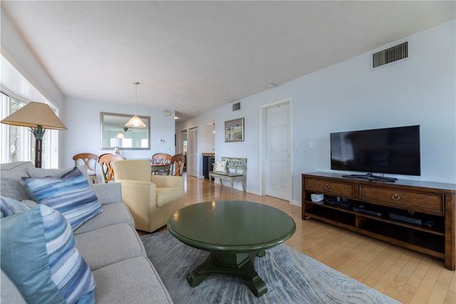 73 Conanicus Avenue 4, Jamestown, RI 02835