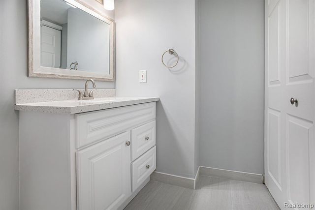 15054 Riverside Drive, Sterling Heights, MI 48313