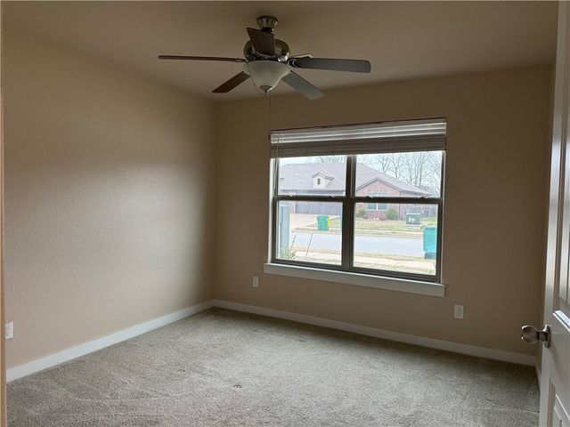 522 Vee Street, Centerton, AR 72719