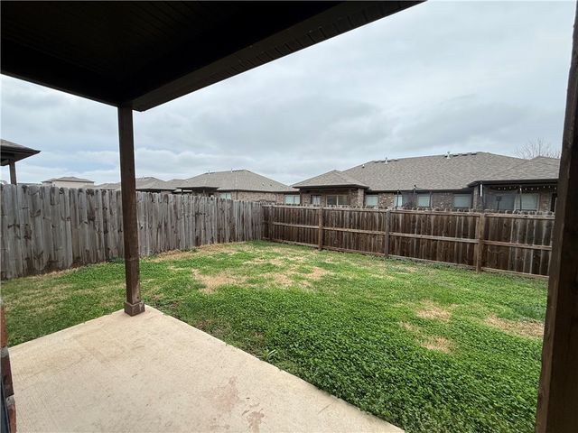 522 Vee Street, Centerton, AR 72719