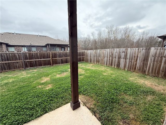 522 Vee Street, Centerton, AR 72719