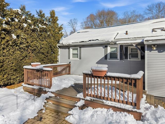 69 Coggeshall St, Dartmouth, MA 02747