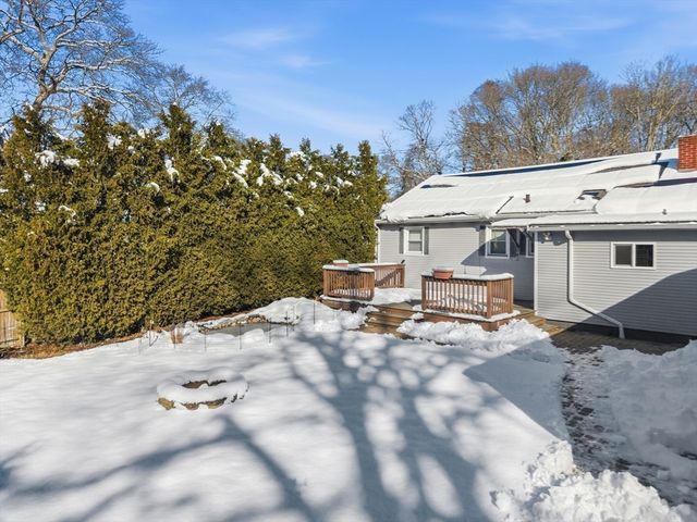 69 Coggeshall St, Dartmouth, MA 02747