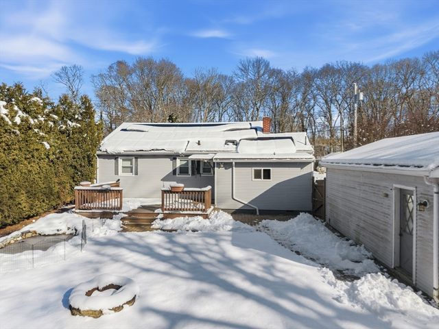 69 Coggeshall St, Dartmouth, MA 02747