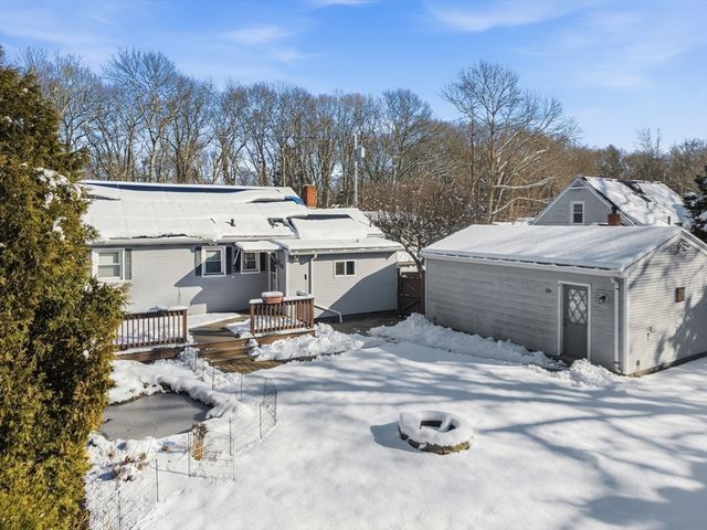 69 Coggeshall St, Dartmouth, MA 02747