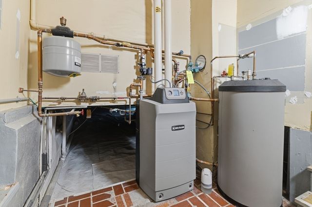 69 Coggeshall St, Dartmouth, MA 02747