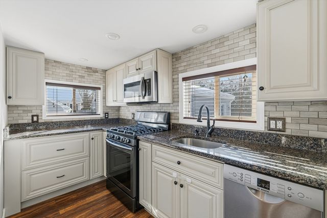 69 Coggeshall St, Dartmouth, MA 02747