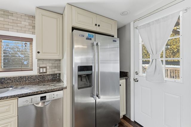 69 Coggeshall St, Dartmouth, MA 02747