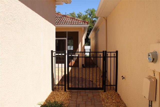 7803 33RD STREET E, Sarasota, FL 34243