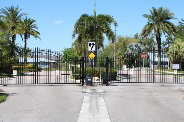 7803 33RD STREET E, Sarasota, FL 34243