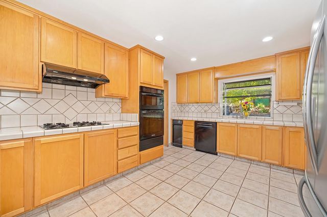 18135 Quail Mountain Ct, Applegate, CA 95703