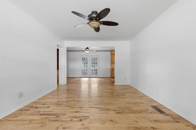 104 N Willis ST, Lampasas, TX 76550