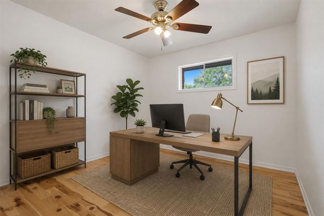 104 N Willis ST, Lampasas, TX 76550