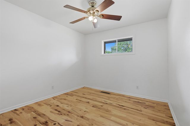 104 N Willis ST, Lampasas, TX 76550