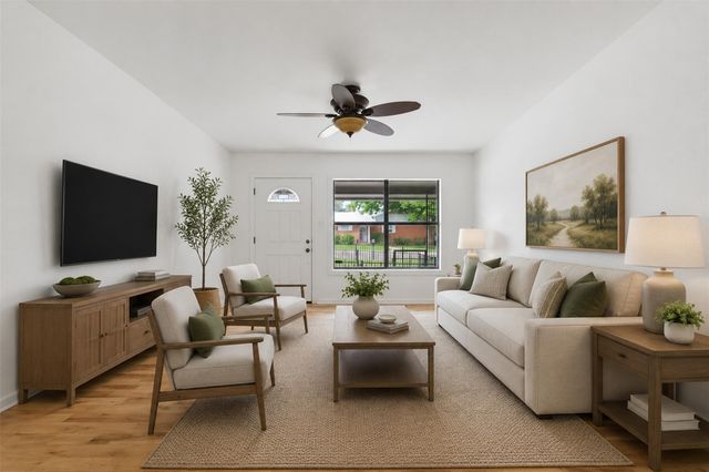 104 N Willis ST, Lampasas, TX 76550