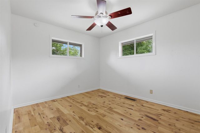 104 N Willis ST, Lampasas, TX 76550