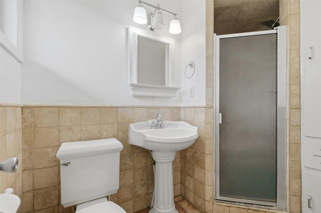 104 N Willis ST, Lampasas, TX 76550