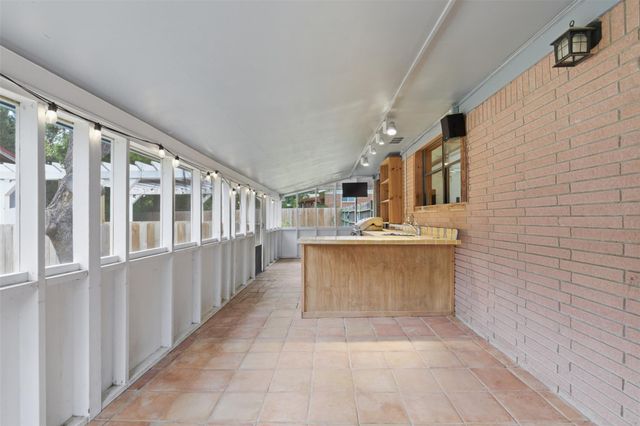 104 N Willis ST, Lampasas, TX 76550
