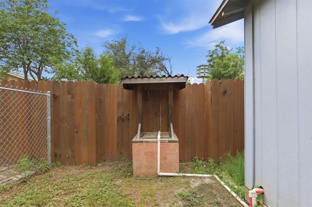 104 N Willis ST, Lampasas, TX 76550