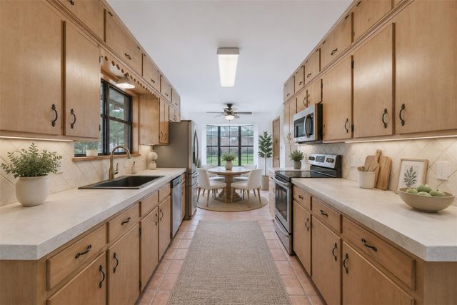 104 N Willis ST, Lampasas, TX 76550