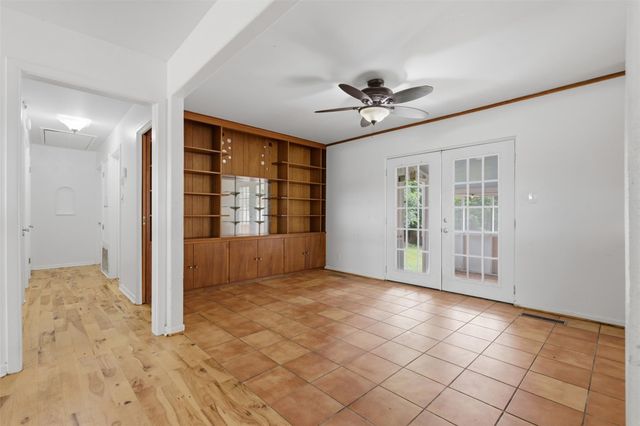 104 N Willis ST, Lampasas, TX 76550